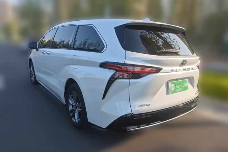 Used Toyota SIENNA 2026 Model 2.5L Dual-Engine Four-Wheel-Drive Premium Edition