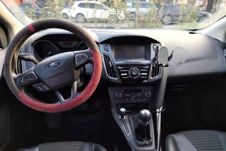 Used Ford Focus 2015 Hatchback EcoBoost 125 Manual – Ultra-Style Edition