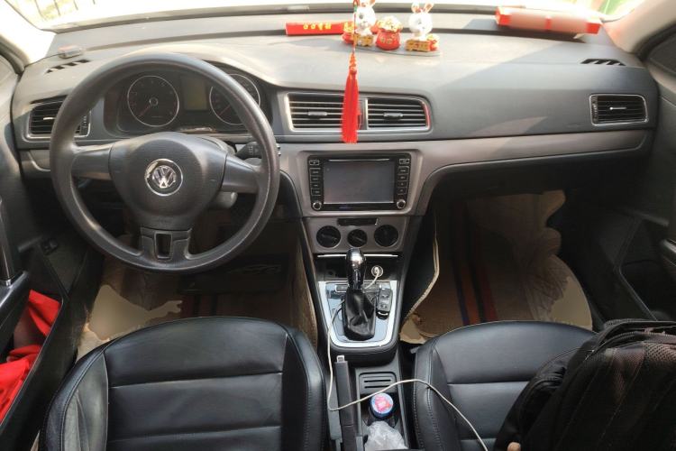 Used Volkswagen Lavida 2013 Restyled Classic 1.6L Automatic Comfort Edition Center Console