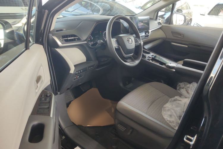 Used Toyota Sienna 2026 Model 2.5L Dual-Engine Two-Wheel-Drive Comfort Edition