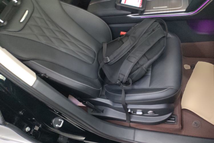 Used Hongqi HS7 PHEV 2024 2.0T PHEV Four-Wheel Drive Flagship Edition 6 Seats
