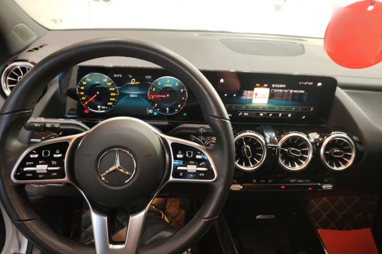 Used Mercedes-Benz GLA 2020 GLA 200 Center Console