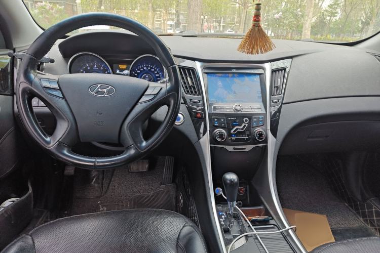 Used Hyundai Sonata 2014 2.0L Automatic Luxury Edition Center Console