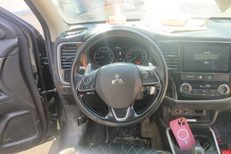 Used Mitsubishi Outlander 2020 2.4L 4x4 Zhi Xiang Edition 5 Seats Steering Wheel
