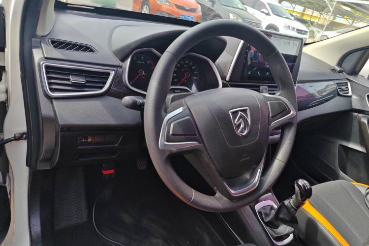 Used Baojun 310 2016 1.2L Manual Fashionable Edition Center Console