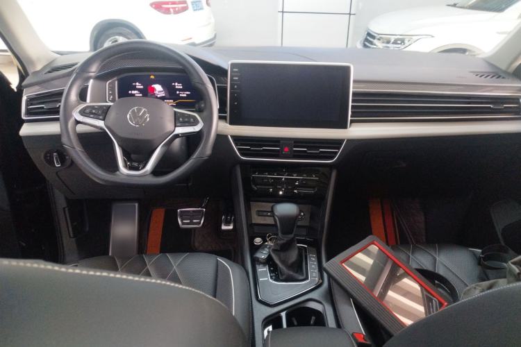 Used Volkswagen Tiguan L 2024 330TSI Automatic Two-Wheel Drive R-Line Enhanced Edition Center Console