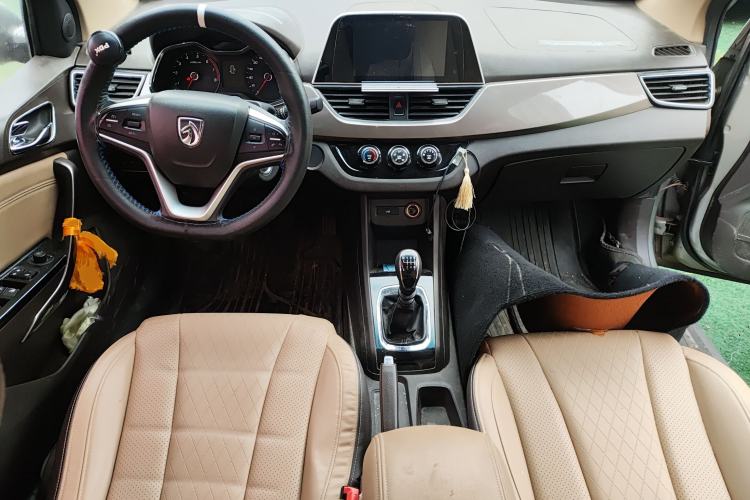 Used Baojun 310W 2017 1.5L Manual Fashion Model China V