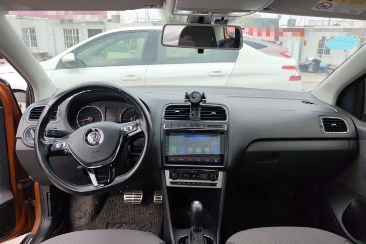 Used Volkswagen Polo 2016 1.6L Cross Polo Automatic Center Console