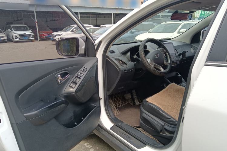 Used Hyundai ix35 2015 2.0L Automatic 2WD Smart Version China V Standard Driver Seat
