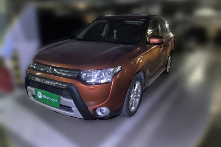 Used Mitsubishi Outlander 2013 2.4L Four-Wheel Drive Luxury Navigation Version 7 Seats