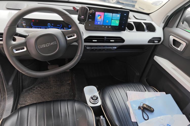 Used Geely Galaxy Panda 2023 Panda Mini 200km Endurance Bear Center Console