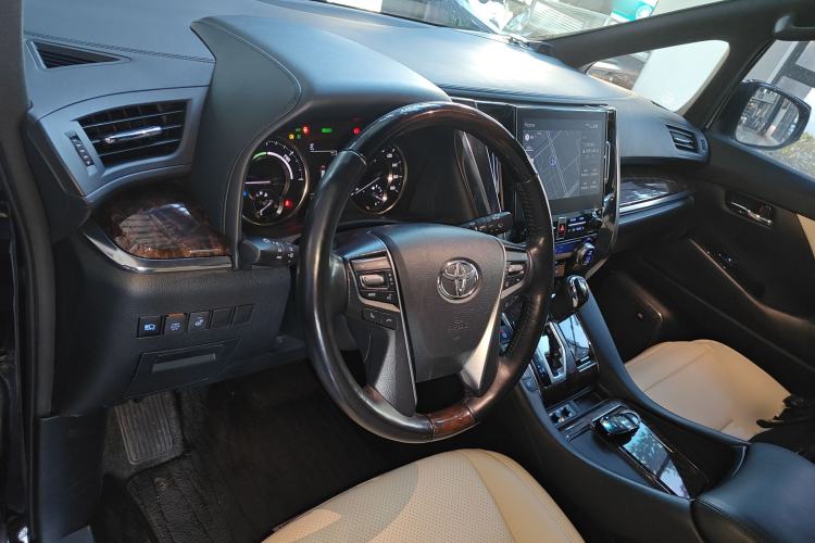 Used Toyota Alphard 2020 Dual-Engine 2.5L Luxury Edition
