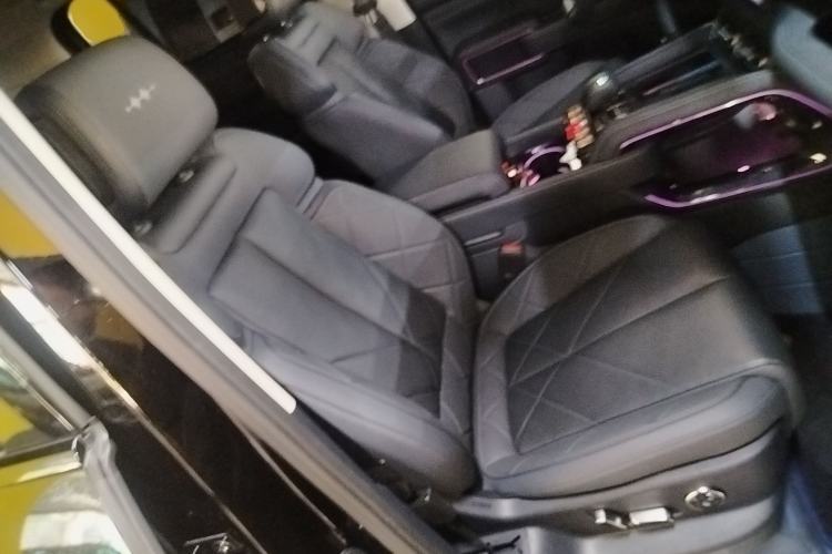 Used Formula Leopard 5 2023 Navigator Edition
