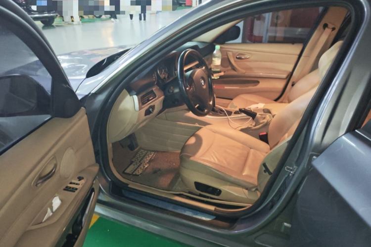 Used BMW 3 Series 2010 320i Luxury Model
