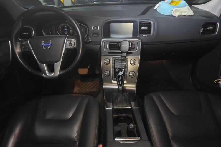 Used Volvo V60 2014 T5 Zhiyi Edition
