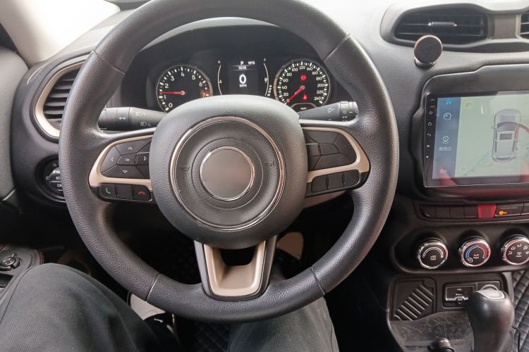 Used Jeep Renegade 2016 1.4T Automatic Kinetic Edition Steering Wheel