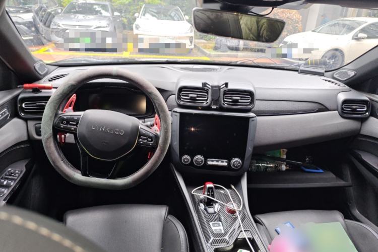 Used Lynk & Co 03 2021 2.0TD Automatic Trendy Champion Edition Center Console