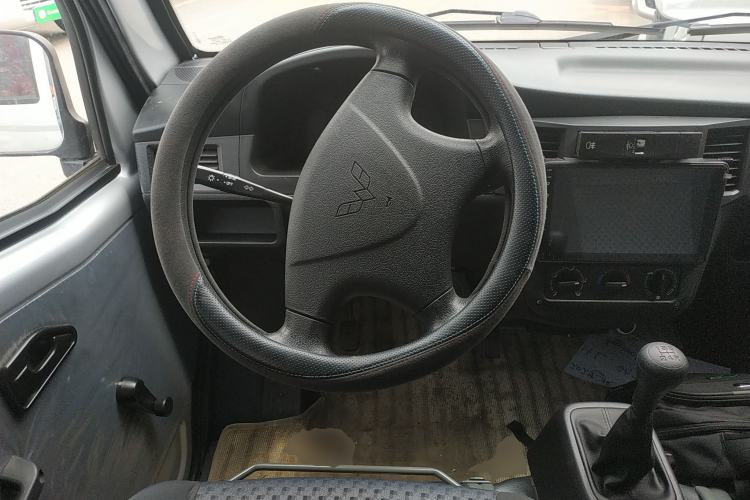 Used Wuling Zhiguang Small Truck 2023 1.5L Double-Cab LAR Steering Wheel