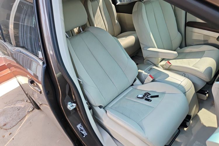 Used Buick GL8 2023 Land Executive Class Comfort Model