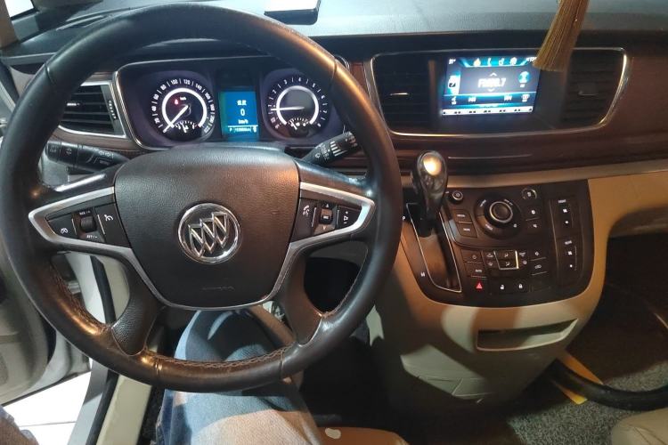 Used Buick GL8 2017 25S Comfort Version China V Standard Center Console