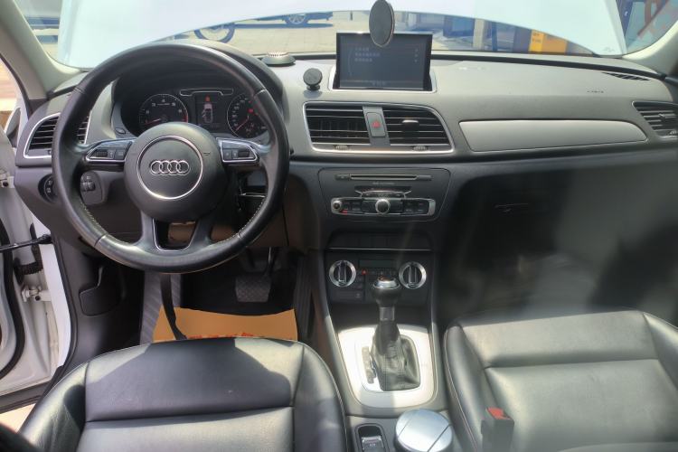 Used Audi Q3 2015 35 TFSI Ambition Edition Center Console