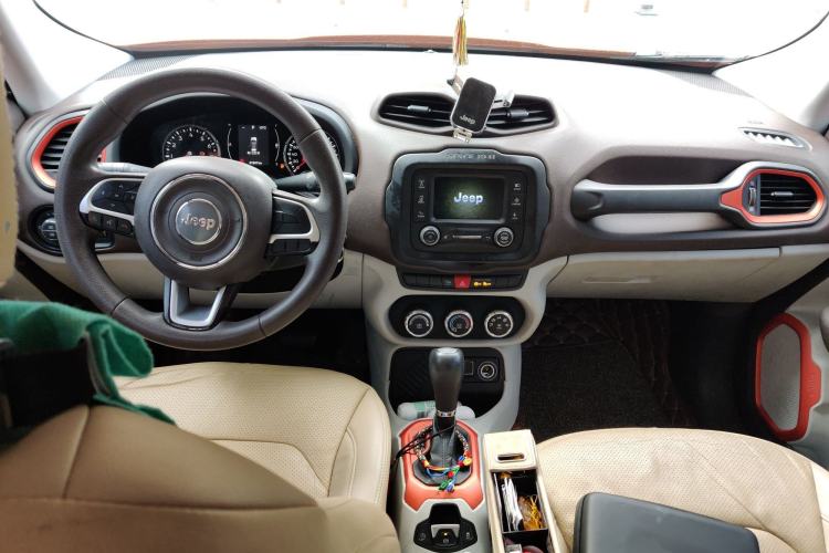 Used Jeep Renegade 2016 1.4T Automatic High-Energy Version Center Console