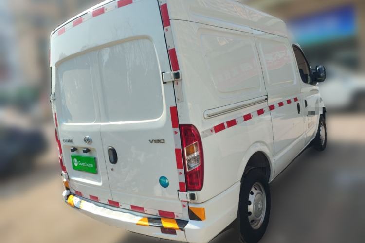 Used SAIC MAXUS Xintu V80 2021 2.0T Manual Classic City Delivery King Short Wheelbase Mid-Roof Design 3 Seats