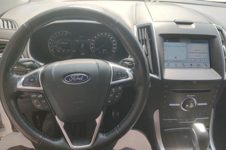 Used Ford Edge 2016 EcoBoost 245 Four-Wheel Drive Titanium 7-Seater Center Console