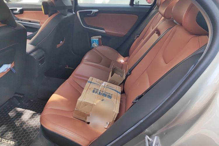 Used Volvo S60 2015 S60L 2.0T Zhiyuan Edition
