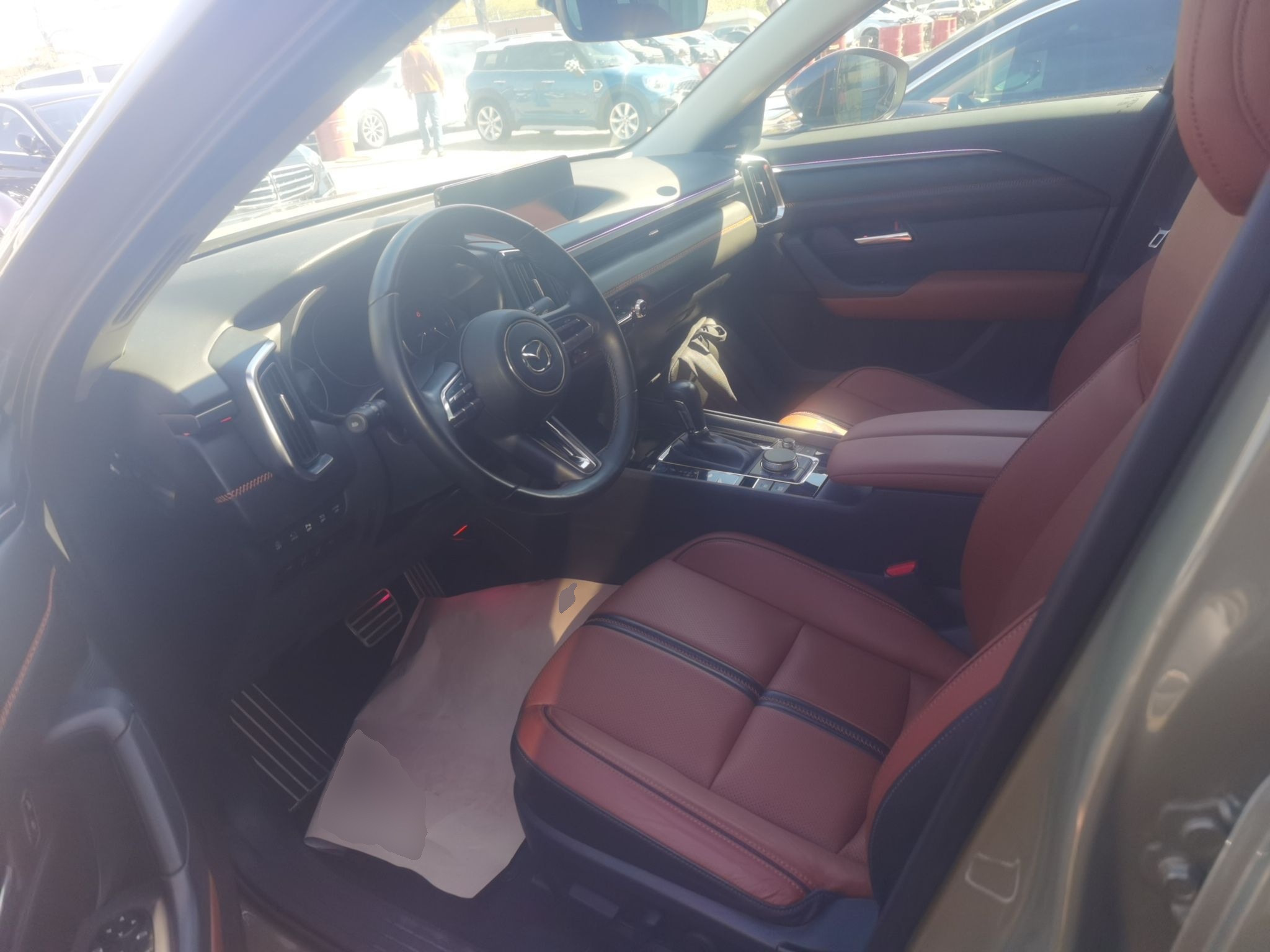 المقاعد الأمامية داخل السيارة