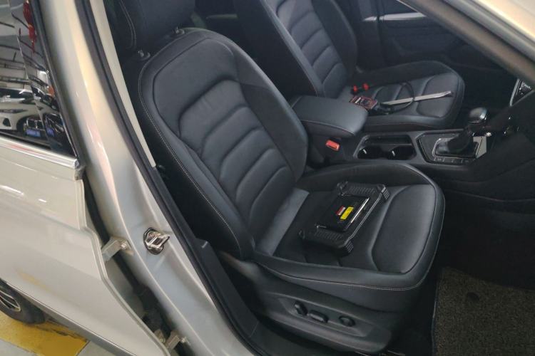 Used Volkswagen Tiguan L 2018 330TSI Automatic Two-Wheel Drive Luxury Edition Right Front Seat