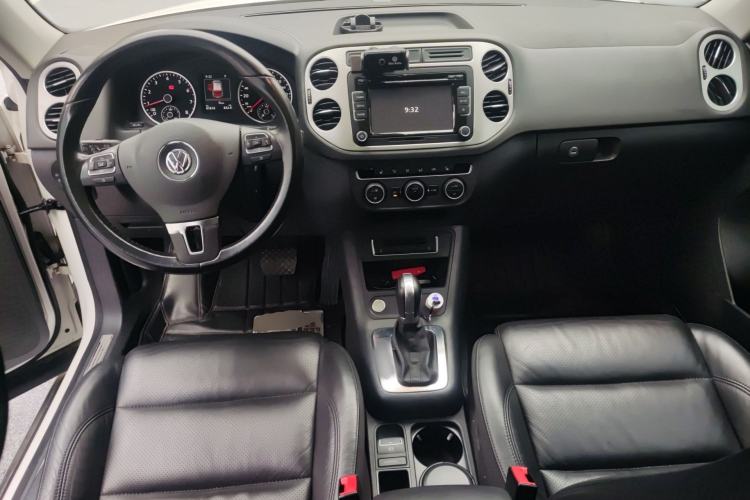 Used Volkswagen Tiguan 2015 1.8TSI Automatic All-Wheel-Drive Luxury Model Center Console