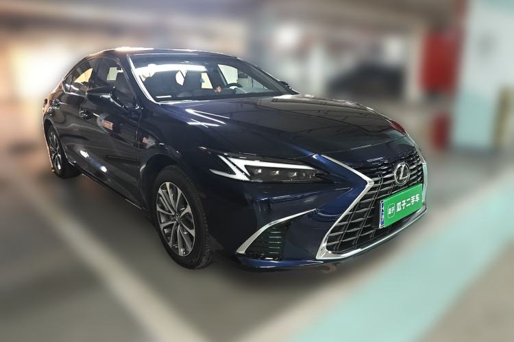 Used Lexus ES 2025 200 Premium Edition Front Right 45 Deg