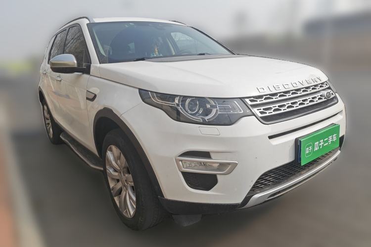 Used Land Rover Discovery Sport 2018 240 PS HSE LUXURY Edition Front Right 45 Deg