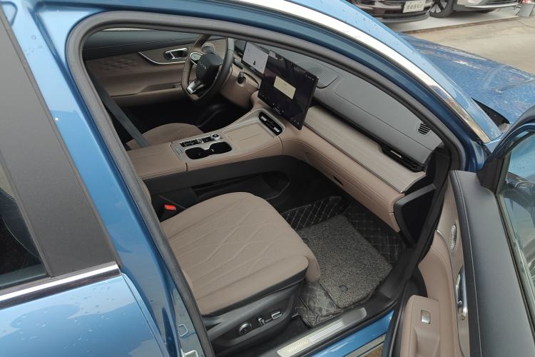 Used Chery Tiggo 8 PLUS C-DM 2025 1.5T 116 km Prestige Version 5 Seats