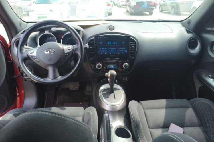 Used Infiniti ESQ 2014 1.6L Spontaneous Edition Center Console