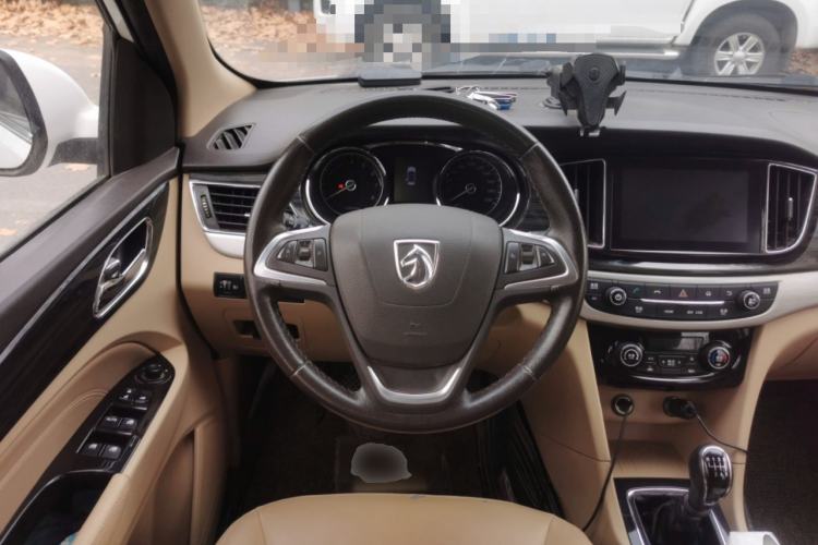 Used Baojun 730 2016 1.5T Manual Luxury Edition 7 Seats

