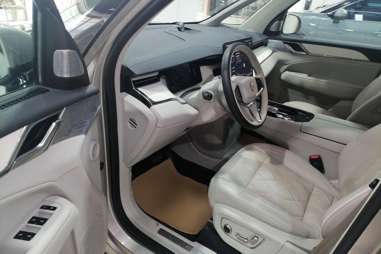 Used Volvo EM90 2025 Ultra Six-Seater