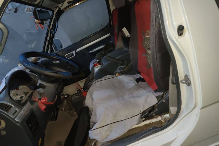 Used King Long Golden Way 2015 2.0L Van Long Wheelbase Model 4G21B
