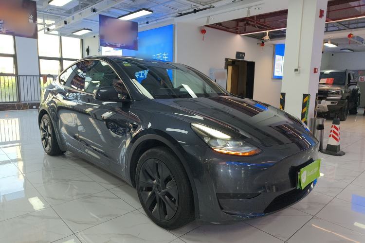 Used Tesla Model Y 2024 Rear-Wheel-Drive Version Front Right 45 Deg