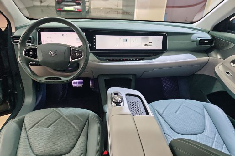 Used ARCFOX Alpha S 2023 735E+ Forest Edition 160kW Center Console