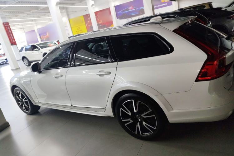 Used Volvo V90 2017 Cross Country T5 AWD Prestige Edition

