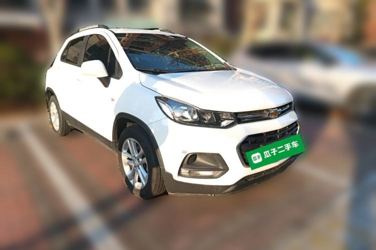 Used Chevrolet Trax 2018 330T Automatic Two-Wheel Drive Elite Model Front Right 45 Deg