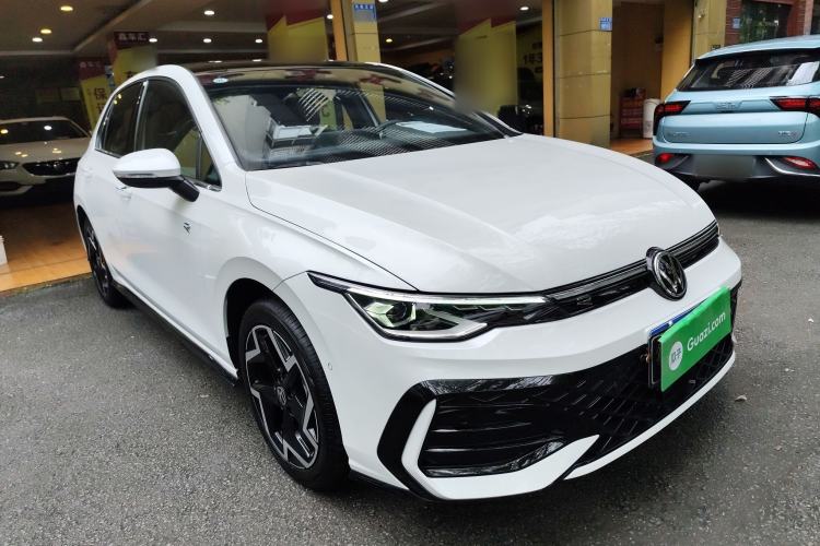 Used Volkswagen Golf 2025 300TSI R-Line
