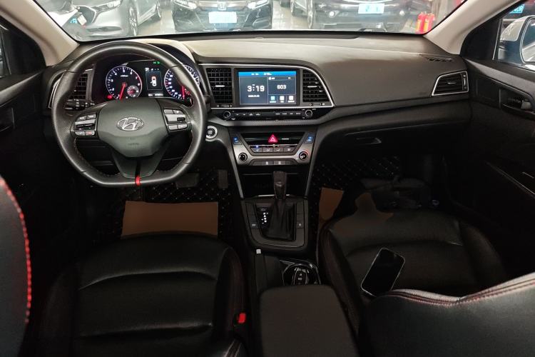 Used Hyundai Elantra (6th Generation / Lingdong) 2018 1.4T Dual-Clutch Xuan Dong · Dynamic Edition Center Console