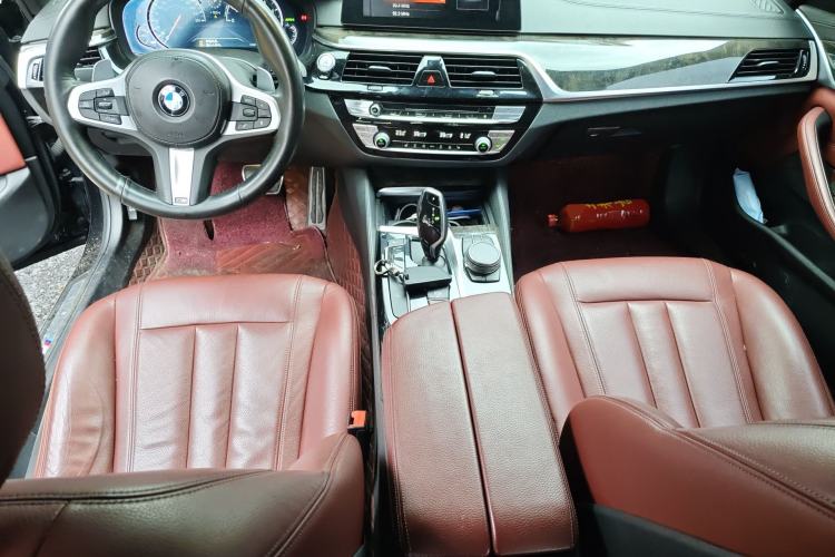 Used BMW 5 Series 2018 Restyled 530Li Leading Edition M Sport Package Center Console