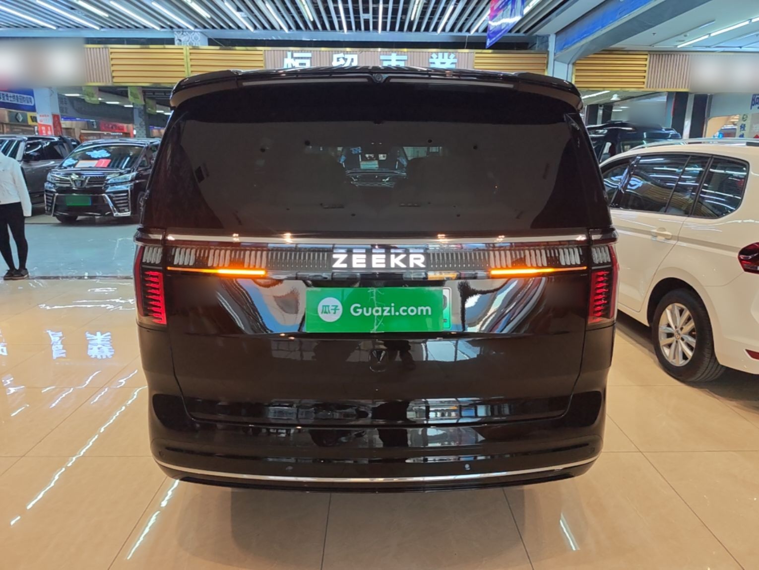 Zeekr 009 2024 Six-Seat Executive Version 4WD 108 kWh — снимка 5