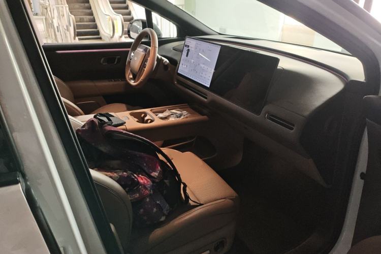 Used Li Auto i6 2025 Model Two-Wheel-Drive Standard Type
