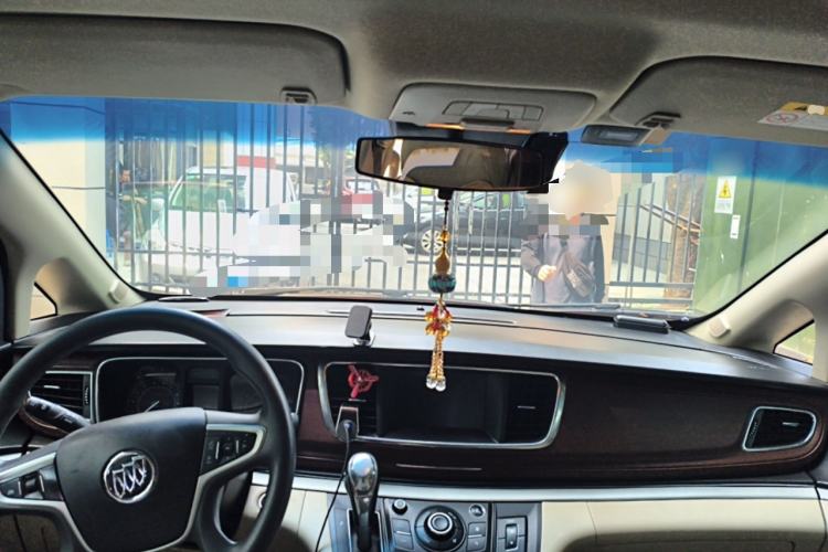 Used Buick GL8 2018 28T Comfort Model China VI Standard Center Console