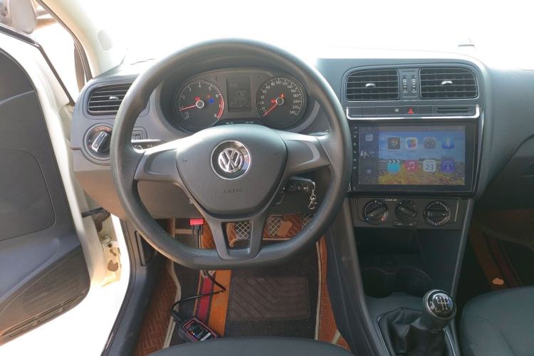 Used Volkswagen Polo 2016 1.4L Manual Fashion Model Steering Wheel